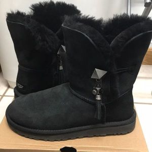Black Ugg boots